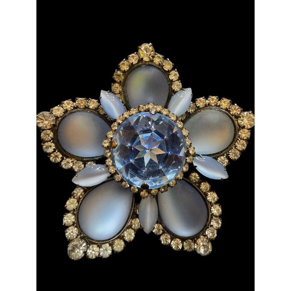 Fabulous Dimensional Glass and Rhinestone NOS VRBA Flower Brooch (A8739) - Picture 3 of 7